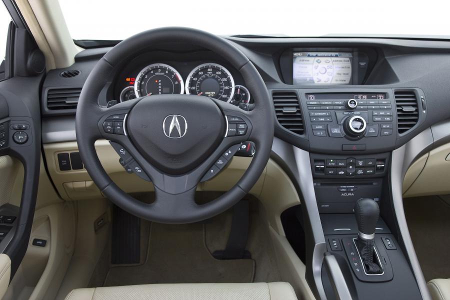 Торпедо Acura TSX 2008 года  (фото 124 из 210)